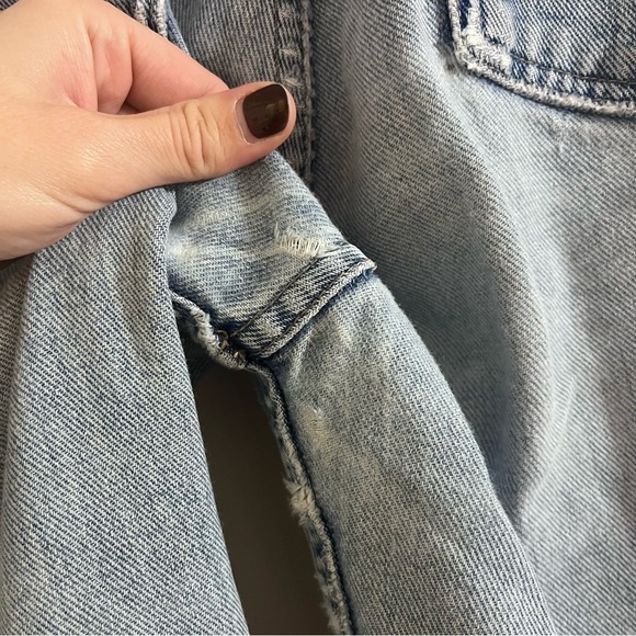 Vintage Guess Jeans True Vintage Light Blue Tapered Mid Rise Distressed Mom Jean - Picture 5 of 13